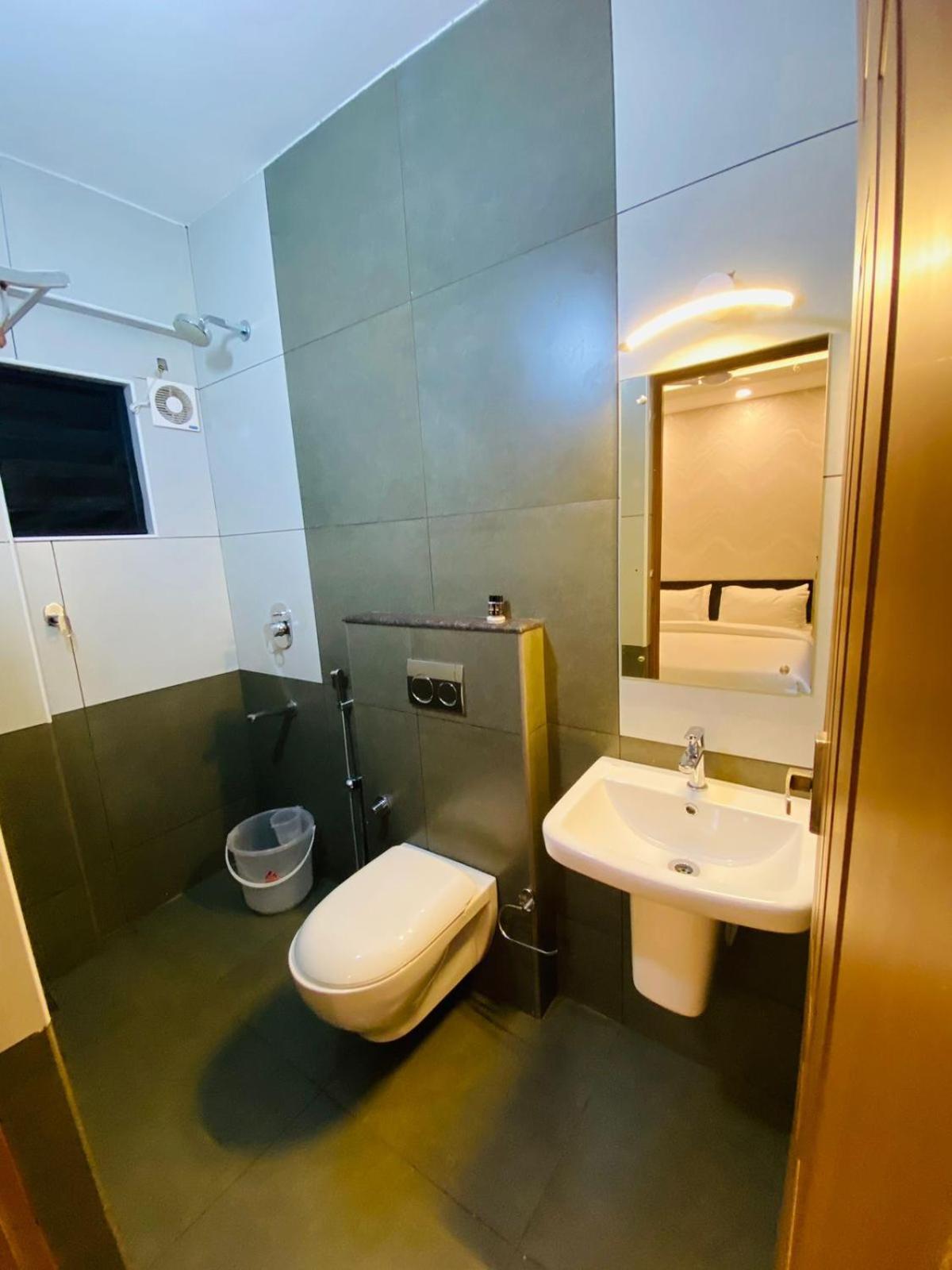 Hotel Nujoom Rooms & Apartments Kochi Buitenkant foto
