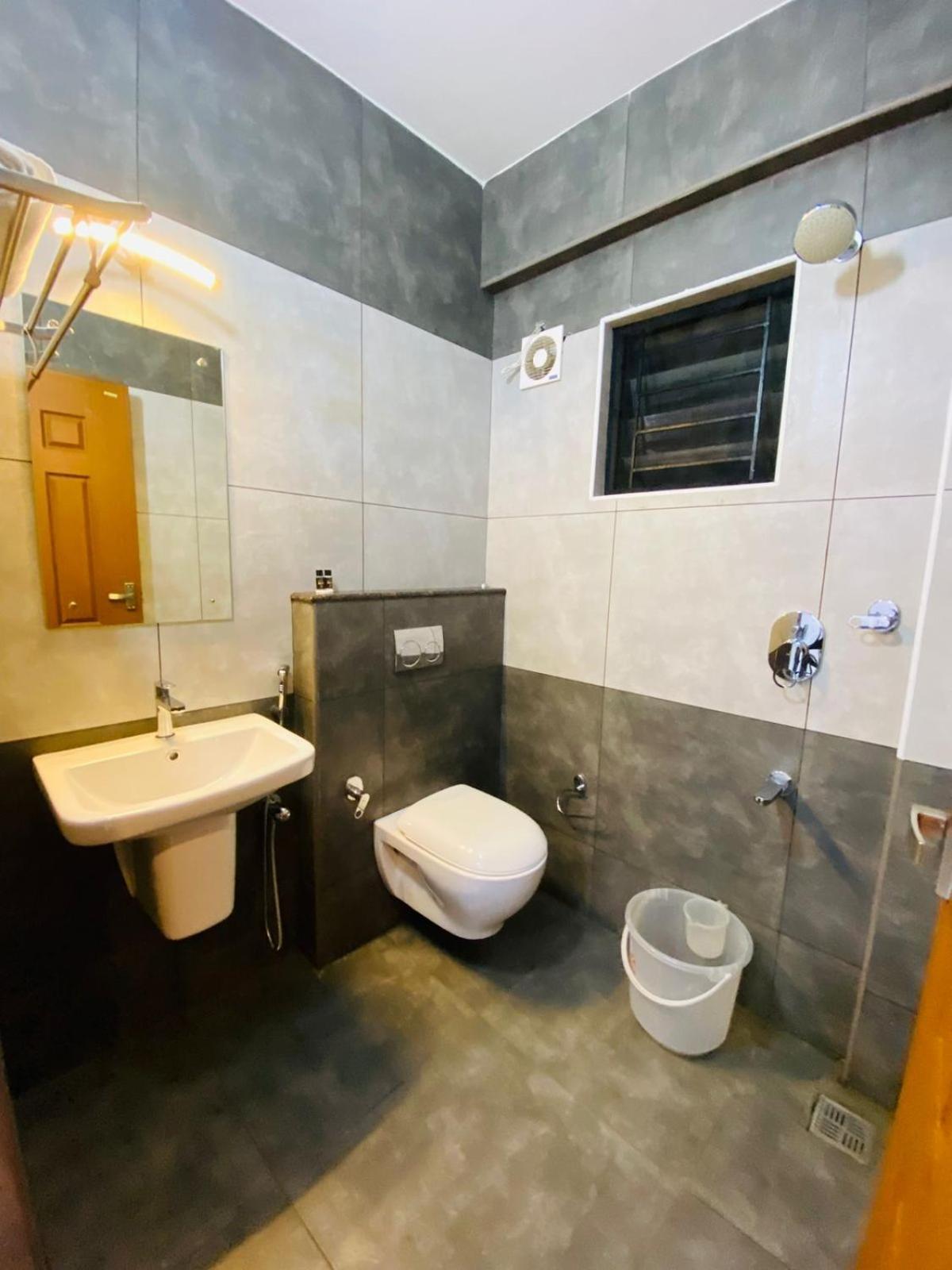 Hotel Nujoom Rooms & Apartments Kochi Buitenkant foto